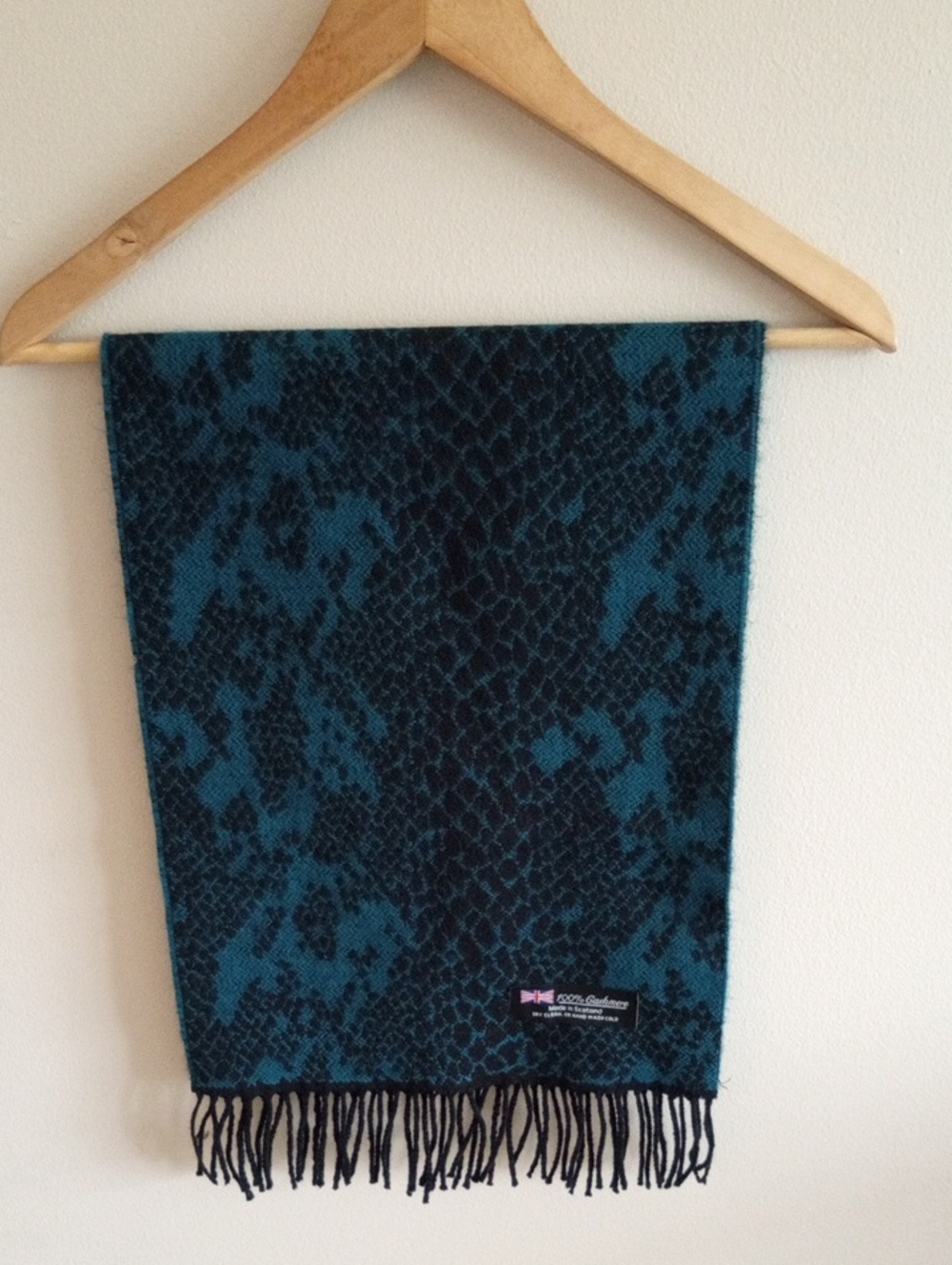 100% Cashmere Made In Scotland Snake Print Scarf Teal Fringe